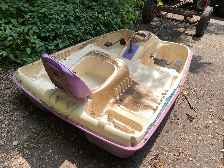 #7012-•-water-wheeler-pedal-boat-image-2
