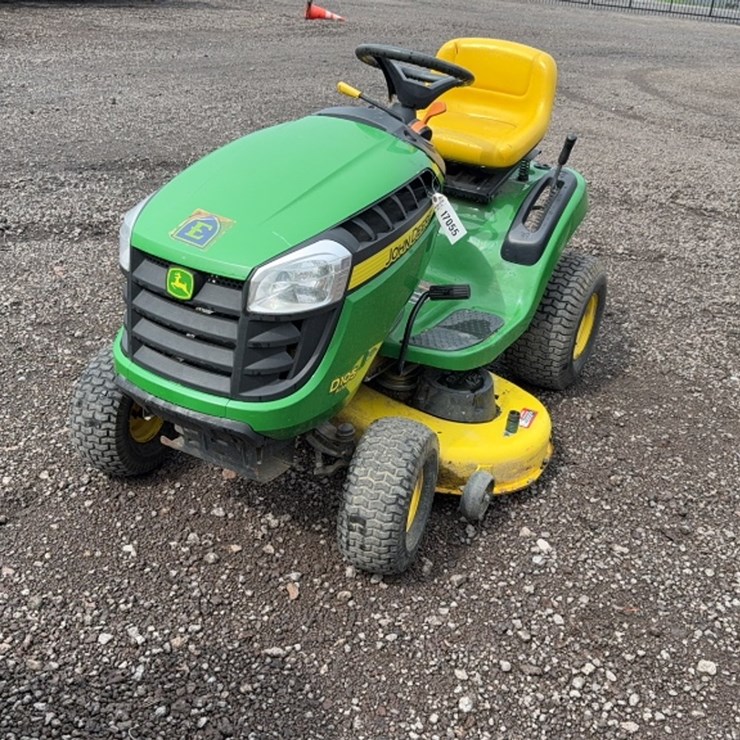 JOHN DEERE D105