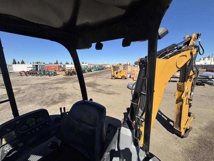 2012-caterpillar-420f-image-50