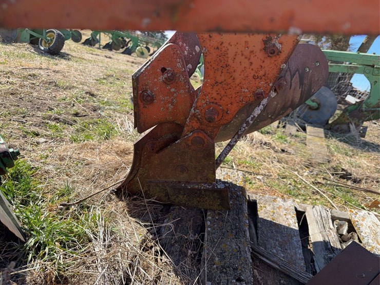 john-deere-three-point-three-bottom-plow-image-21