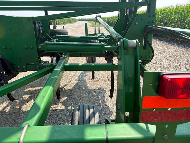 2014-john-deere-2410-image-35