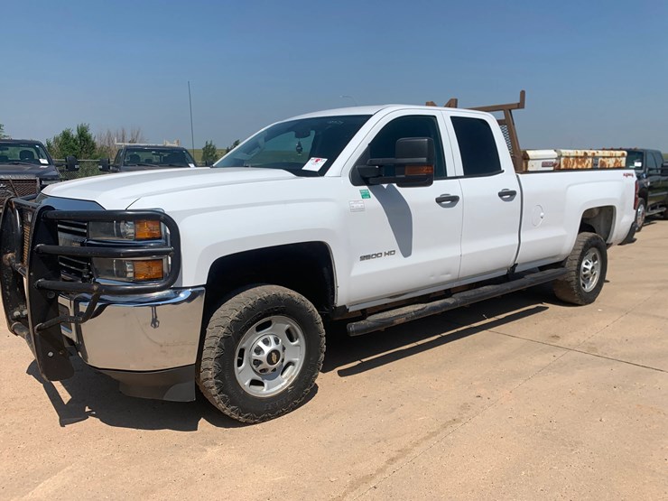 2017-chevrolet-silverado-2500hd-image-2