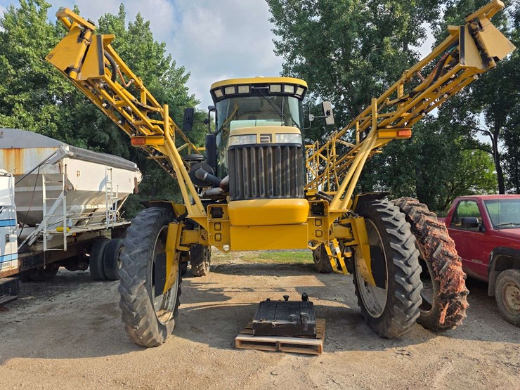rogator-1074-self-propelled-sprayer,-100'-booms,-currently-winterized,-320/90r50-tires,-rears-with-d-image-4
