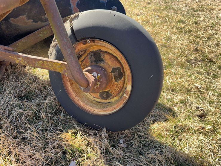 john-deere-three-point-three-bottom-plow-image-17