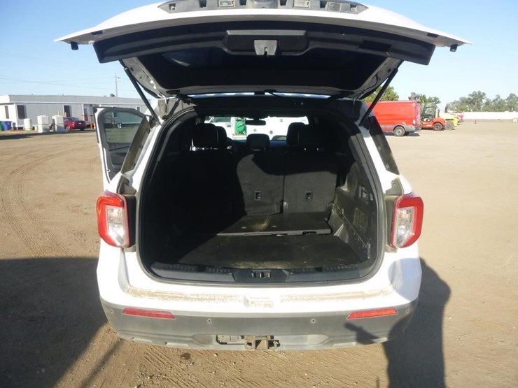 2020-ford-explorer-image-22