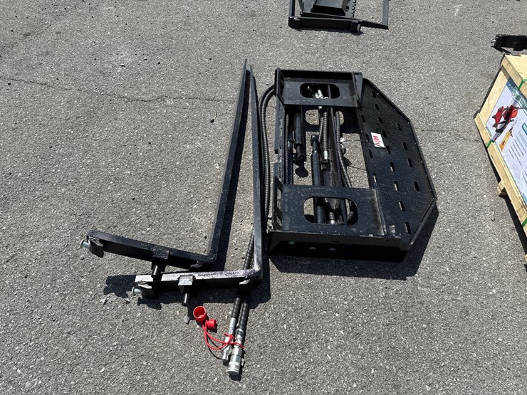 #6071-•-60"-skid-steer-hyd-sliding-pallet-forks-image-2