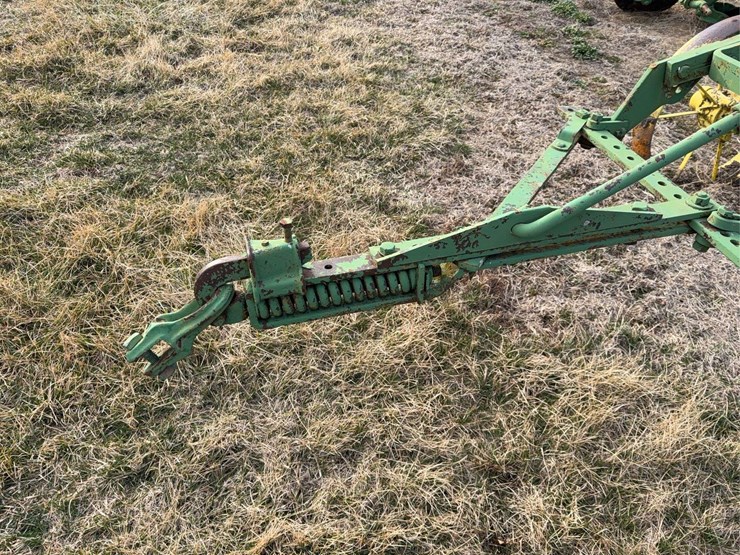 john-deere-pull-type-two-bottom-plow-image-11