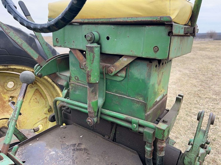 john-deere-520-image-52