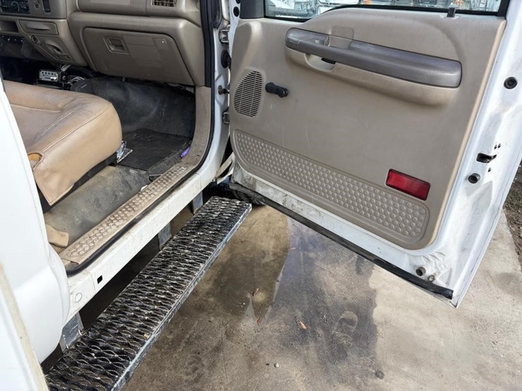 2003-ford-f550-image-10