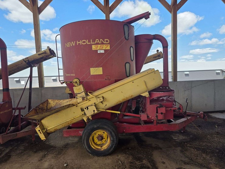 new-holland-357-image-3
