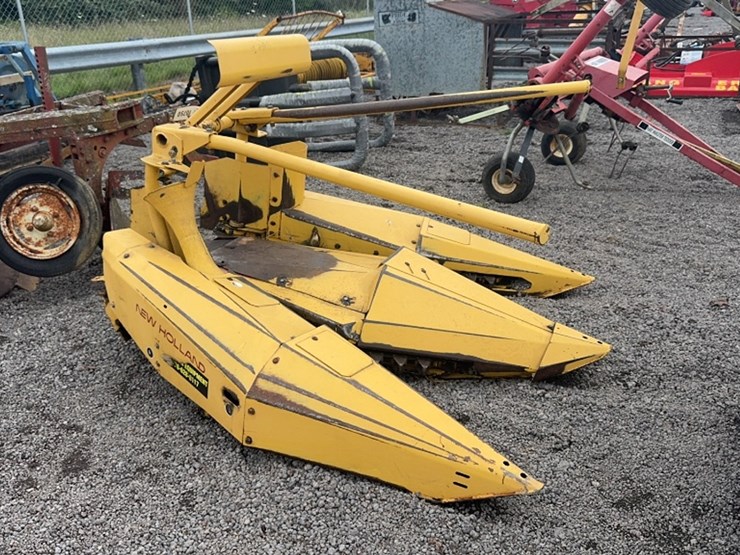 new-holland-824-image-2