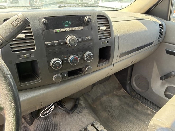 2011-chevrolet-2500-image-17