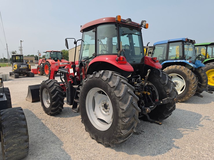 case-ih-farmall-140a-image-15