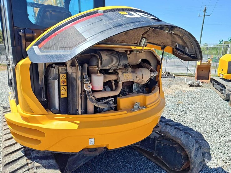 2023-jcb-90z-2-t4-midi-excavator-image-7