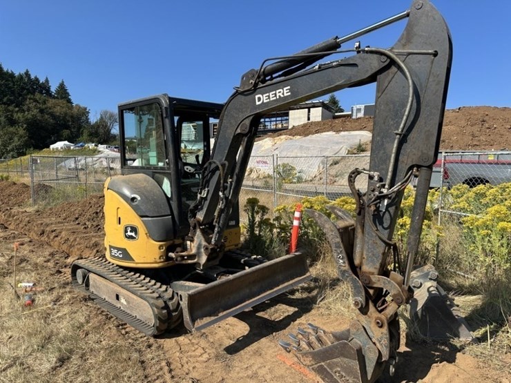 2021-deere-35g-image-1