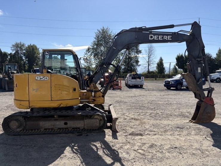 2011-deere-85d-image-3
