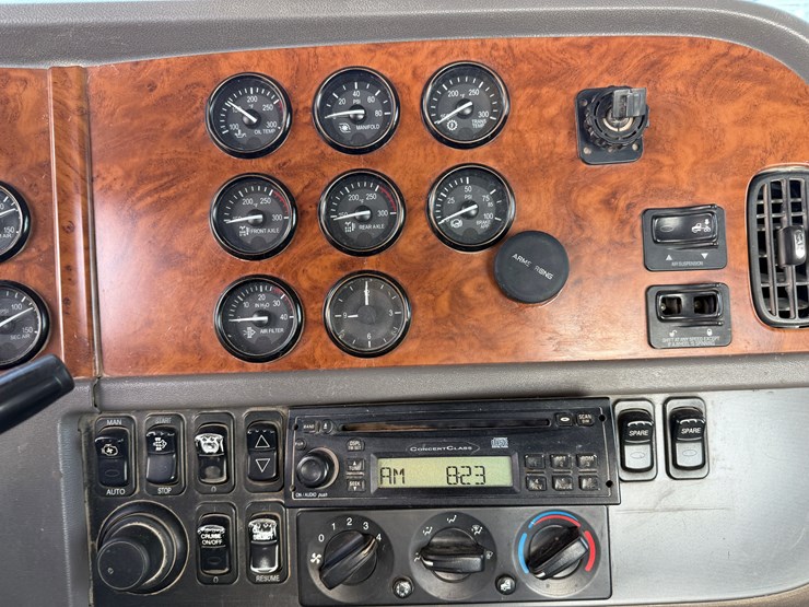 2009-peterbilt-367-image-21
