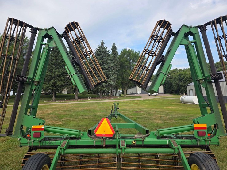 john-deere-200-image-10