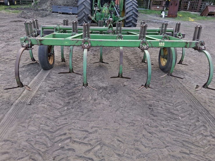 john-deere-100-image-2