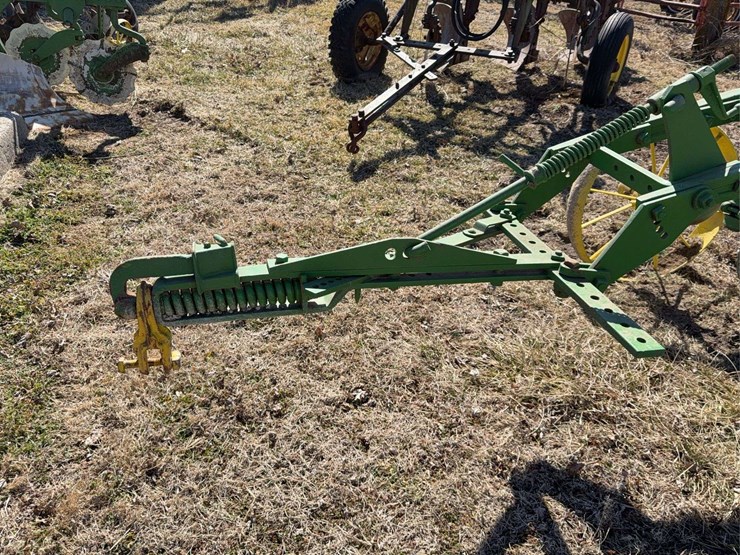 john-deere-pull-type-two-bottom-plow-image-9