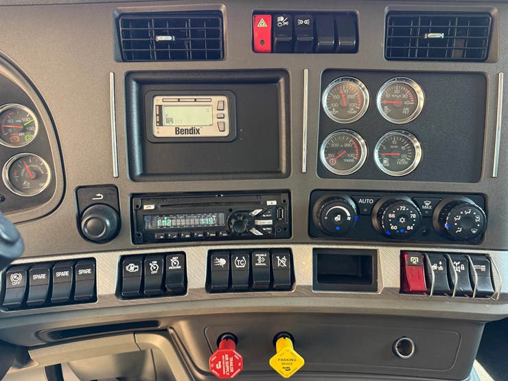 2019-kenworth-t680-image-17