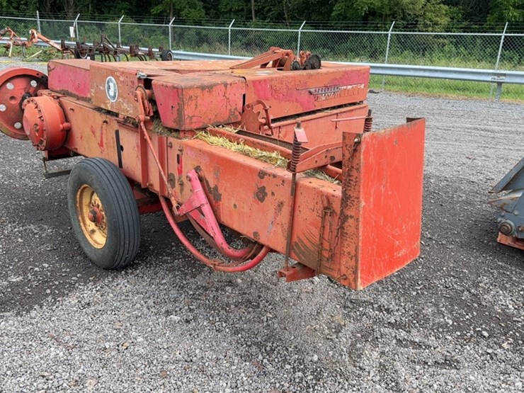massey-ferguson-9-image-3