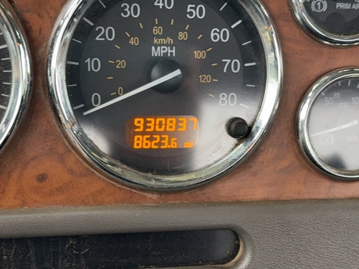 2006-peterbilt-385-image-17