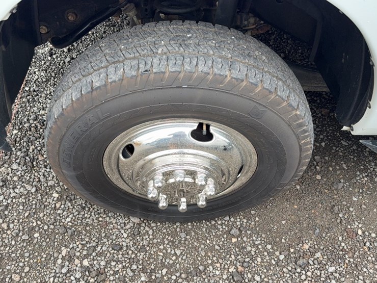 2018-dodge-3500-image-16