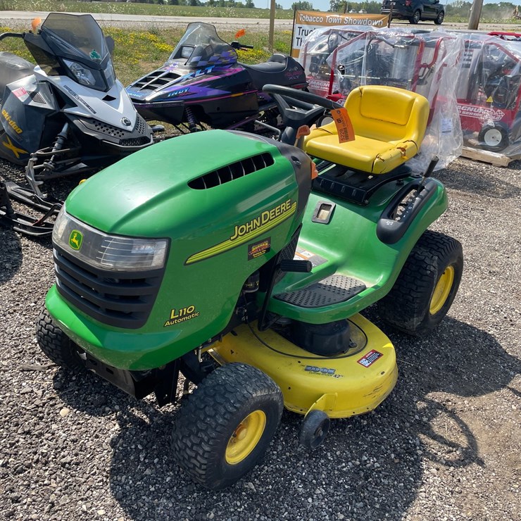 JOHN DEERE L110