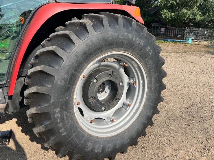 case-ih-jx1100u-tractor-image-21