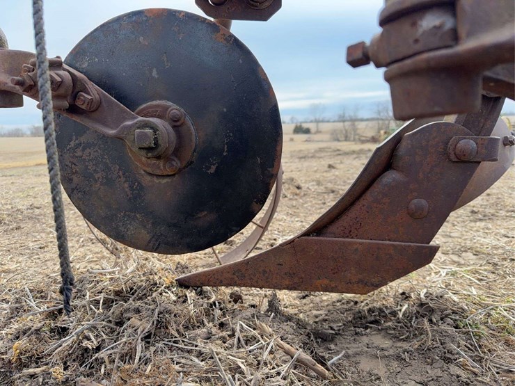john-deere-two-bottom-plow-image-17