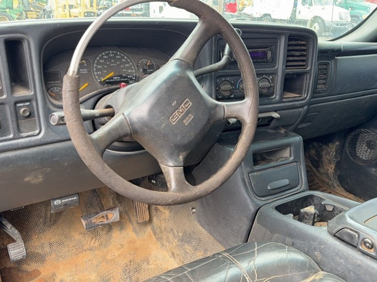 2001-gmc-3500-image-17