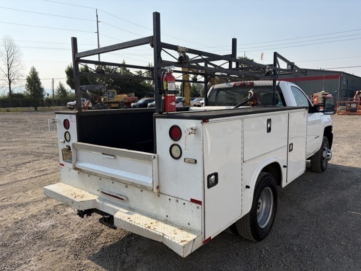 2016-chevrolet-silverado-3500-image-4