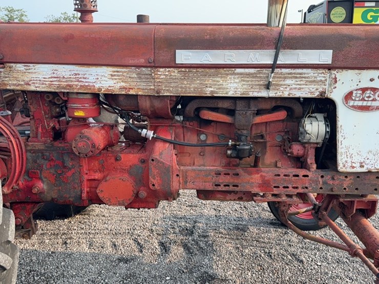 #3047-•-mccormick-farmall-560-tractor-image-5