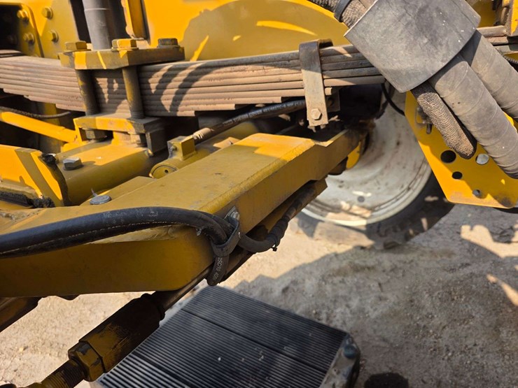 rogator-1074-self-propelled-sprayer,-100'-booms,-currently-winterized,-320/90r50-tires,-rears-with-d-image-44