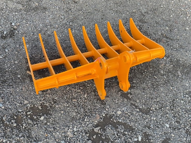 #2002-•-future-44"-excavator-ripper-(fits-cat305)-image-3