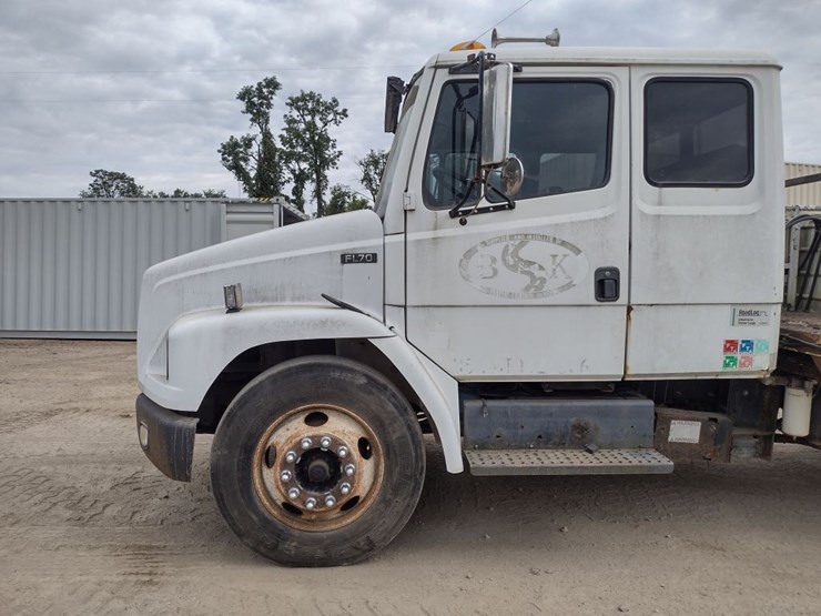 freightliner-fl70-image-25