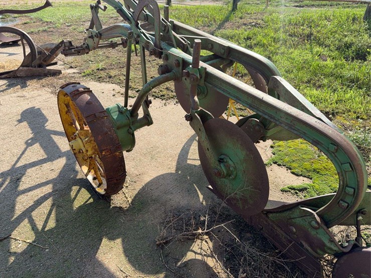 john-deere-12-image-12