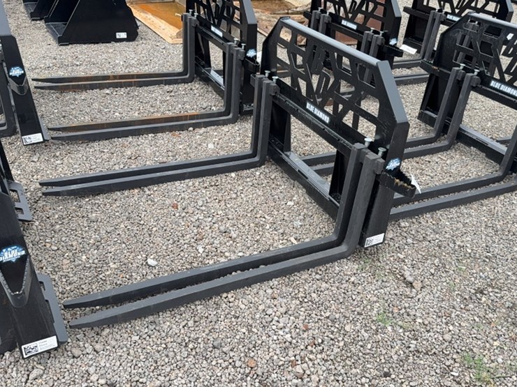 #2069-•-blue-diamond-48"-skid-steer-brick-image-1