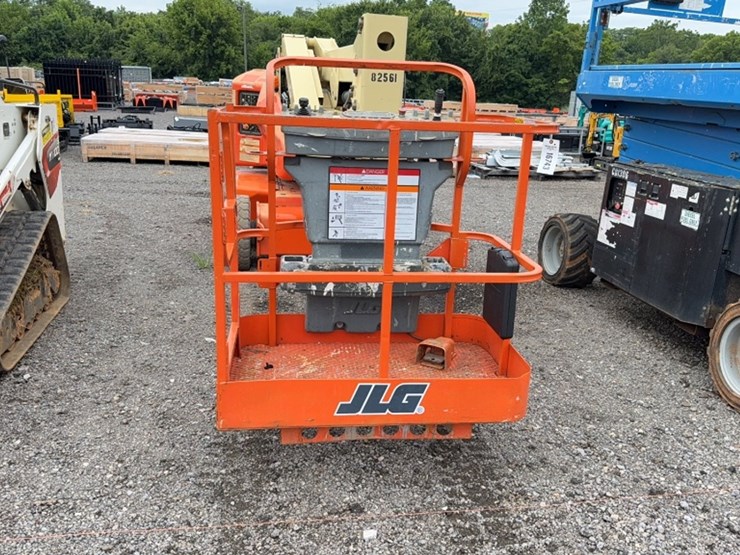 2008-jlg-e400a-image-2