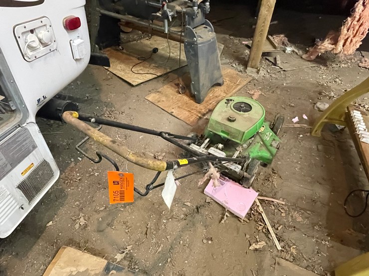 #7105-•-lawn-boy-push-mower-image-1