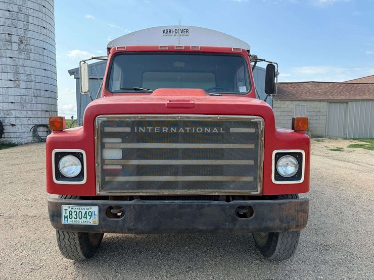 1979-ihc-1700-single-axle-grain-truck,-15’-steel-box-with-622-schwarts-hoist,-steel-floor,-136k-mile-image-10