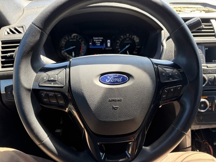 2017-ford-explorer-image-31