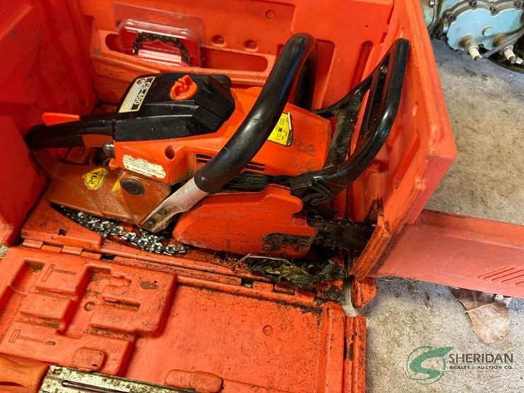 echo-cs-400-chainsaw-with-case-and-extra-chains-image-4