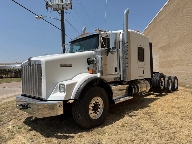 2020-kenworth-t800-image-2