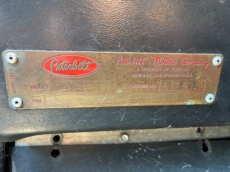 1988-peterbilt-379-image-11