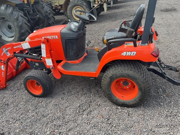 #3029-•-kubota-2360-tractor-image-11