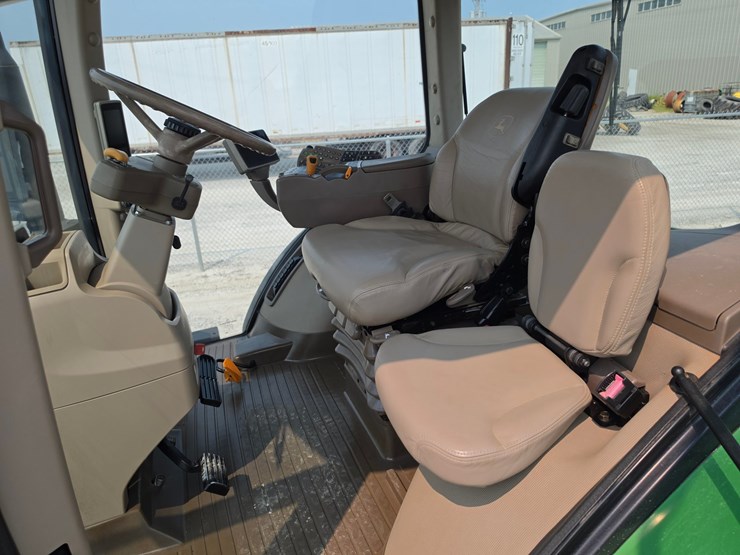 2012-john-deere-8335r-image-6