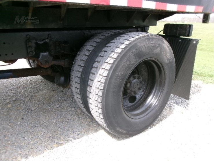 2010-freightliner-business-class-m2-112-image-7
