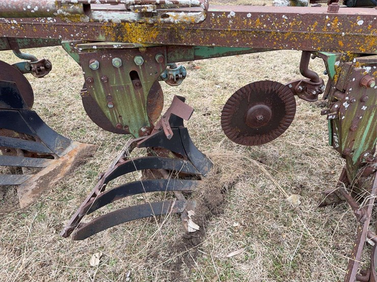 john-deere-pull-type-four-bottom-plow-image-11